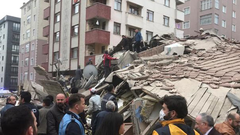 Τουρκία: Στους 21 αυξήθηκαν οι νεκροί από την κατάρρευση της οκταώροφης οικοδομής στην Κωνσταντινούπολη