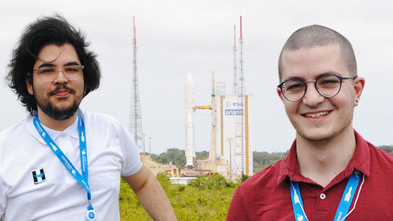 Δύο Έλληνες φοιτητές ταξίδεψαν στη Γουινέα για την εκτόξευση του Hellas Sat 4