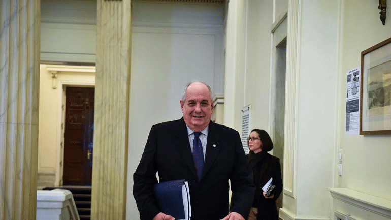 Ορκίστηκε βουλευτής o Τέρενς Κουίκ – Στηρίζει ΣΥΡΙΖΑ