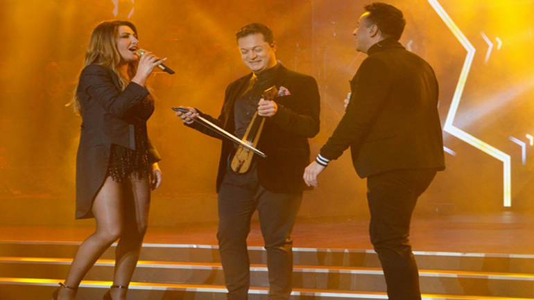 Λαμπεροί καλεσμένοι στην πρεμιέρα Μαρινέλλας-Μακεδόνα-Παπαρίζου!