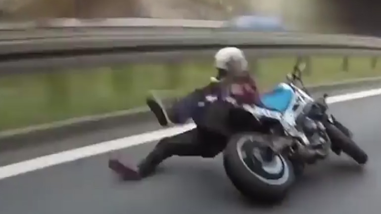 Stunt Riding σε δημόσιο δρόμο; Άστο καλύτερα!