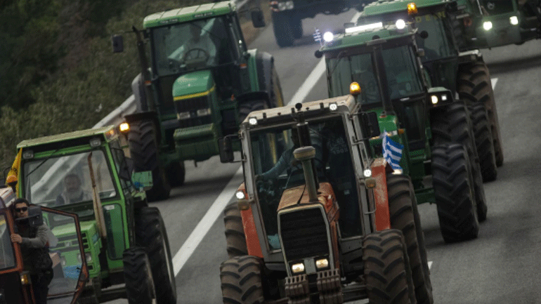 Αγρότες της δυτικής Αχαΐας απέκλεισαν τη νέα εθνική οδό Πατρών – Πύργου