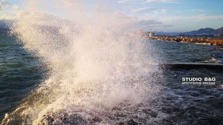 Μποφόρ και κύματα στο Ναύπλιο