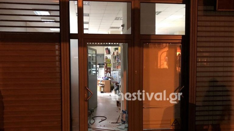 Θεσσαλονίκη: Ένοπλη ληστεία με τρεις τραυματίες σε κατάστημα ψιλικών
