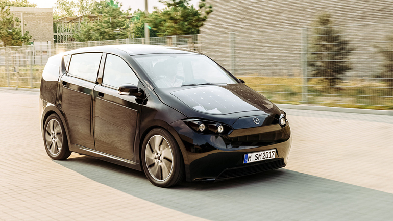 Ξεκίνησαν οι παραγγελίες για το πρώτο αυτοκίνητο που φορτίζει από τον ήλιο!