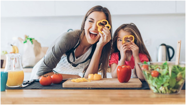 Παιδιά και διατροφή: Αυτές είναι οι βιταμίνες που έχουν ανάγκη