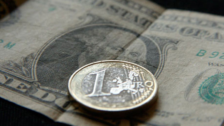 Πτώση σημειώνει το ευρώ έναντι του δολαρίου