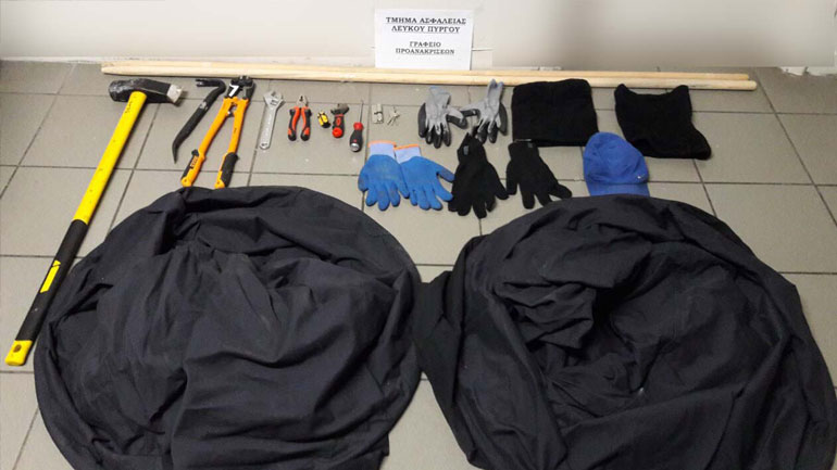 Χειροπέδες σε δύο άτομα για σωρεία διαρρήξεων στη Θεσσαλονίκη – Δραπέτης ανάμεσα στους συλληφθέντες
