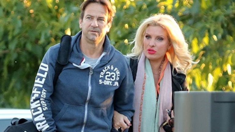 Ελένη Μενεγάκη – Μάκης Παντζόπουλος: Βόλτα στο κέντρο της Αθήνας με τις κόρες τους!