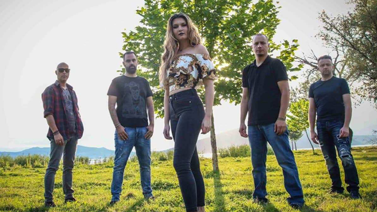 Το συγκρότημα «Κούπες» στο zougla.gr