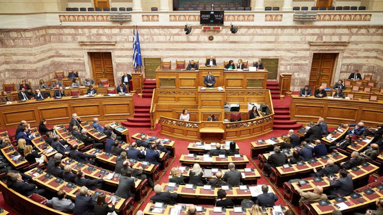 Ζάρια και… παζάρια στην Ολομέλεια της Βουλής