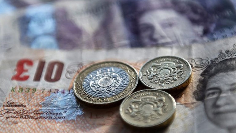 Κάτω από το επίπεδο του 1,29 δολαρίου διατηρείται η στερλίνα