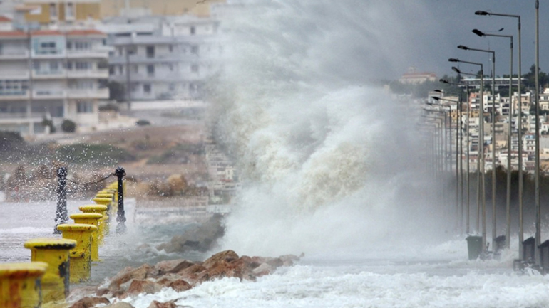 Μαίνεται η κακοκαιρία – Απαγορευτικό απόπλου