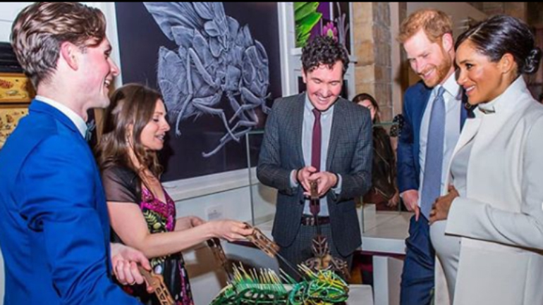 Ο Χάρι και η Μέγκαν σε θεατρική παράσταση για τον Δαρβίνο