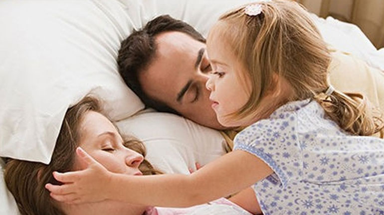 Γιατί το παιδί αρνείται να κοιμάται στο κρεβάτι του;