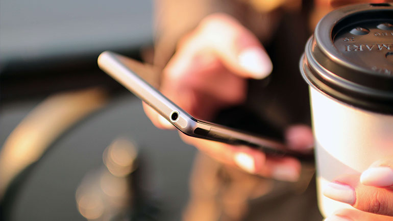 Μοιραστείτε τα πάντα με τους αγαπημένους σας, αλλά όχι και με τους hackers Μοιραστείτε τα πάντα με τους αγαπημένους σας, αλλά όχι και με τους hackers