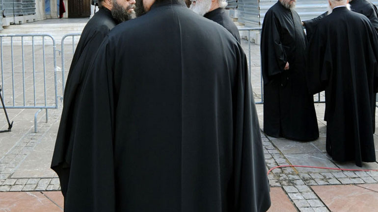 Τύρναβος: Ιερέας άρπαξε 140.000 ευρώ και εικόνες μεγάλης αξίας κι εξαφανίστηκε