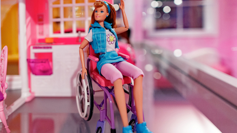 Μπάρμπι με κινητικές αναπηρίες, προσεχώς