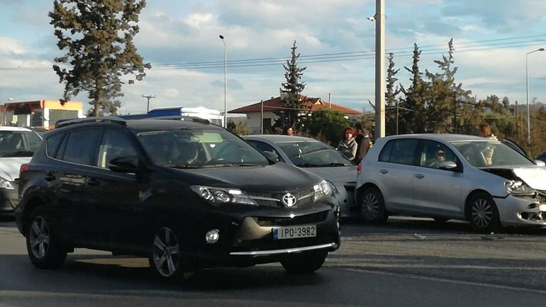 Θεσσαλονίκη: Καραμπόλα οκτώ οχημάτων στην εθνική οδό προς Χαλκιδική