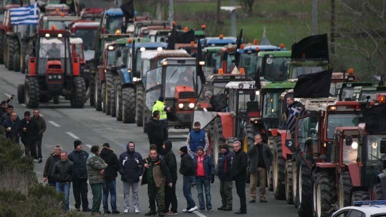 Λάρισα: Αποχώρησαν οι αγρότες από το μπλόκο της Νίκαιας