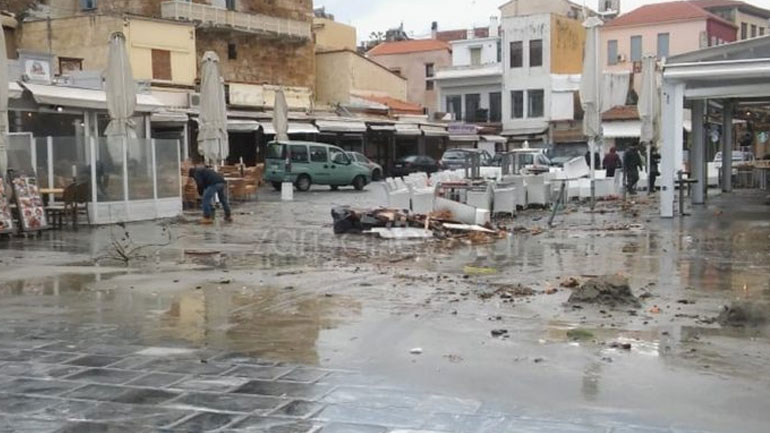 Χανιά: Προβλήματα από την κακοκαιρία στο Ενετικό Λιμάνι