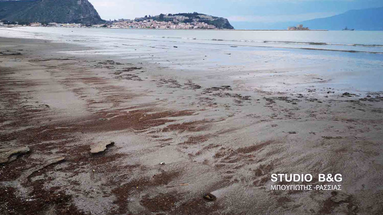 Εντυπωσιάζει το φαινόμενο της άμπωτης στο Ναύπλιο