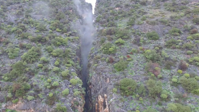 Κρήτη: Εντυπωσιακό βίντεο από τον «Καπνιστή» της Άρβης