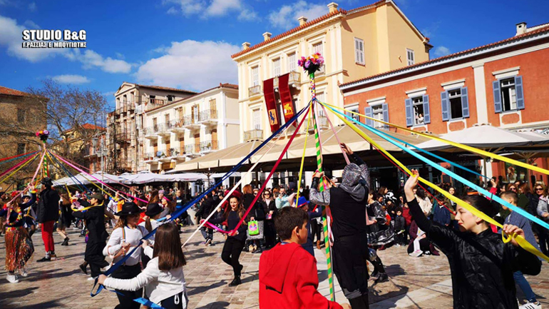 Με ντελάληδες και πολύχρωμα γαϊτανάκια άνοιξε το τριώδιο στο Ναύπλιο