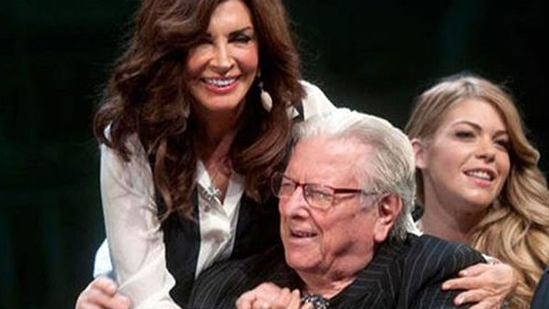 Μιμή Ντενίση για την αποχώρηση του Βουτσά από την παράσταση της: «Στη θέση του κυρίου Βουτσά…»