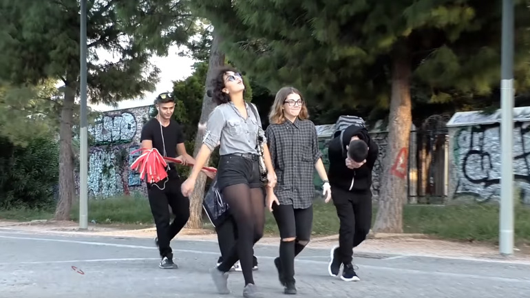 Πού πας με την πατσαβούρα;