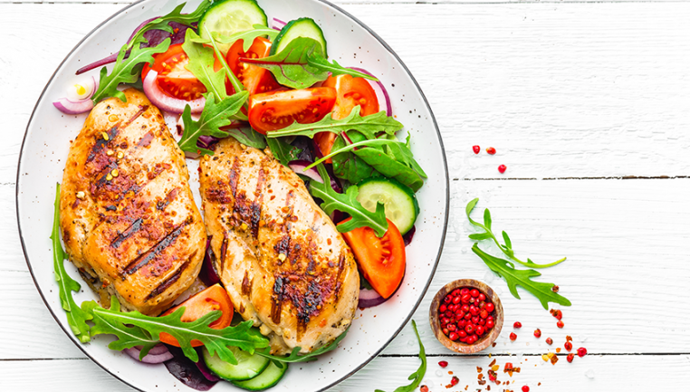 Περισσότερη πρωτεΐνη και λιγότερες θερμίδες βοηθούν τους ηλικιωμένους να χάσουν βάρος με ασφάλεια