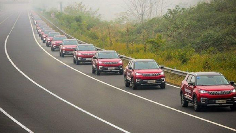 Ρεκόρ Γκίνες από κονβόι 55 αυτοκινήτων χωρίς οδηγό