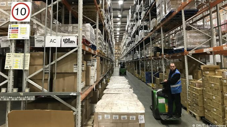 DW: Οι βρετανικές επιχειρήσεις προνοούν εν όψει Brexit