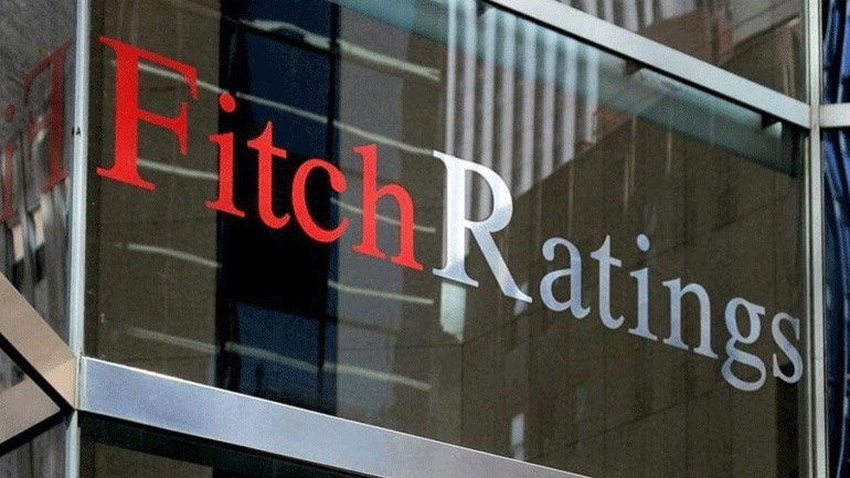 Ο οίκος Fitch απειλεί με υποβάθμιση το αξιόχρεο της Βρετανίας λόγω Brexit