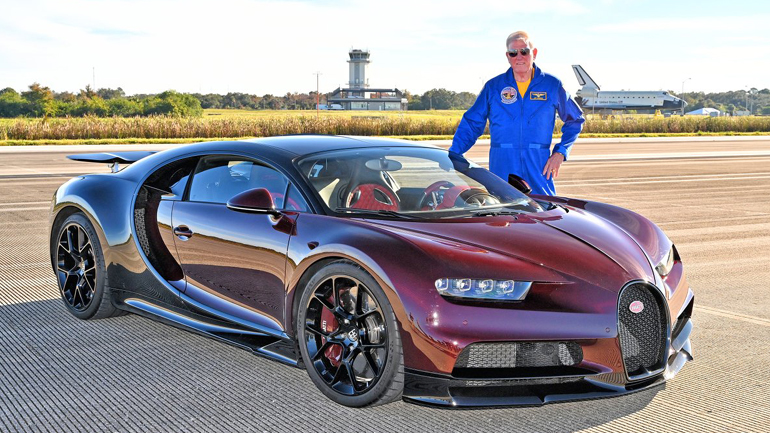 Ένας αστροναύτης στο τιμόνι της Bugatti Chiron