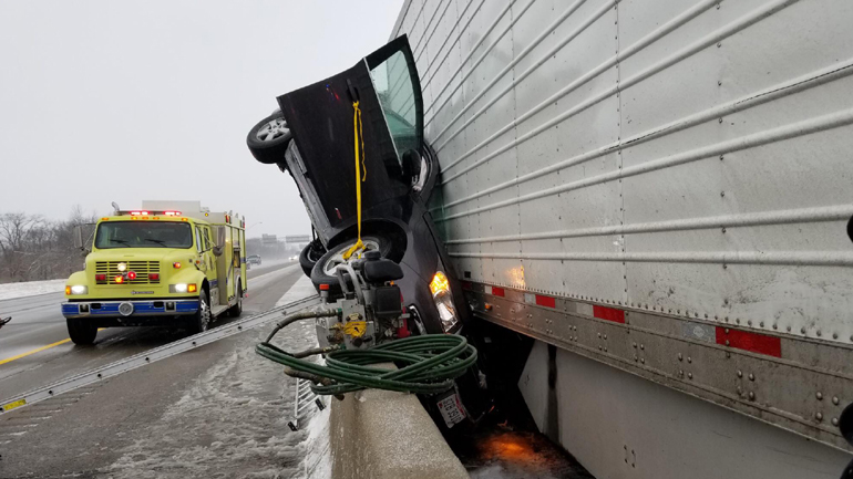 Ο οδηγός βγήκε από εκεί μέσα χωρίς γρατζουνιά!