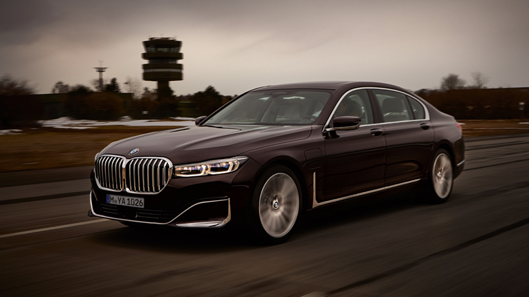 Η limo της BMW καίει μόλις 2 λίτρα βενζίνης στα 100 χιλιόμετρα!