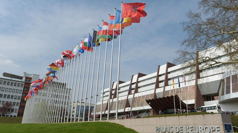 Tageszeitung: «Ένα τετραγωνικό μέτρο για κάθε πρόσφυγα»