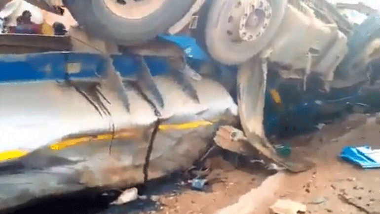 Κονγκό: Τουλάχιστον 18 άνθρωποι σκοτώθηκαν όταν βυτιοφόρο συγκρούστηκε με λεωφορείο