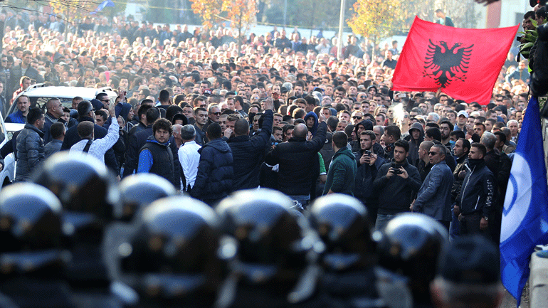 Αλβανία: Διαδηλωτές ζητούν την παραίτηση του πρωθυπουργού Ράμα
