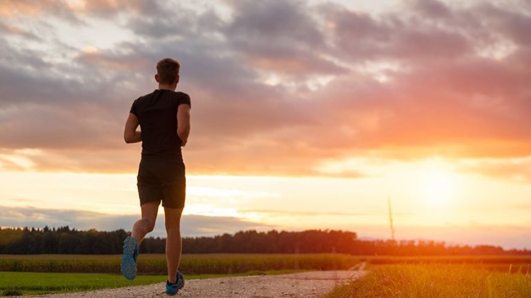 Η βραδινή άσκηση δεν επηρεάζει τον ύπνο και ίσως μειώνει την όρεξη