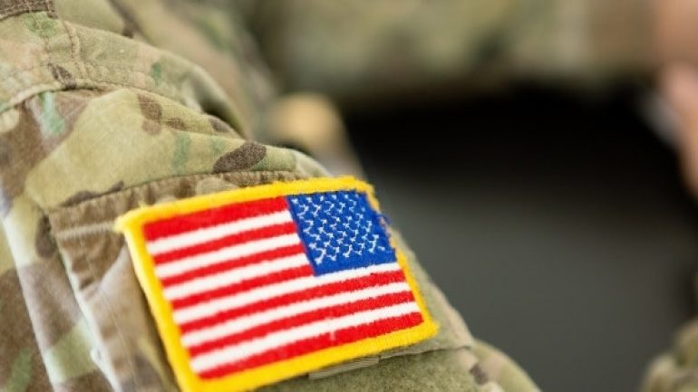 Ελεύθεροι με περιοριστικούς όρους οι “3” για την επίθεση σε βάρος του Αμερικανού λοχία