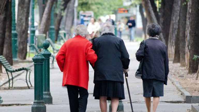 Γιατί οι γυναίκες είναι πιθανότερο να διατηρήσουν κοφτερό μυαλό στα γεράματα