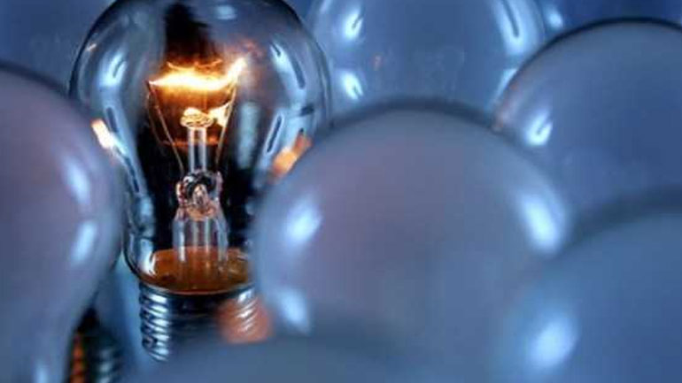 Δημοτική σύμβουλος χαστούκισε γυναίκα υπάλληλο για… μια λάμπα