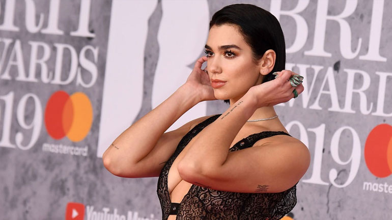 Brit Awards 2019: Τα καλύτερα beauty looks της βραδιάς!