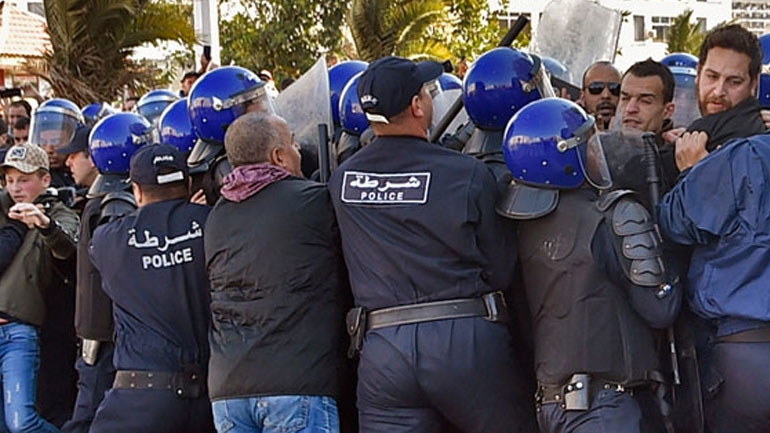 Αλγερία: Συγκρούσεις μεταξύ αστυνομικών και διαδηλωτών που προσπάθησαν να προσεγγίσουν το Προεδρικό Μέγαρο