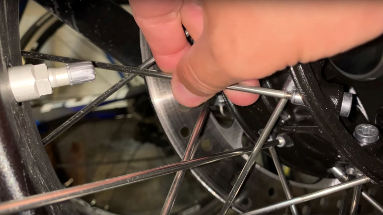 Έχετε BMW; Ελέγξτε τις ακτίνες των τροχών σας!