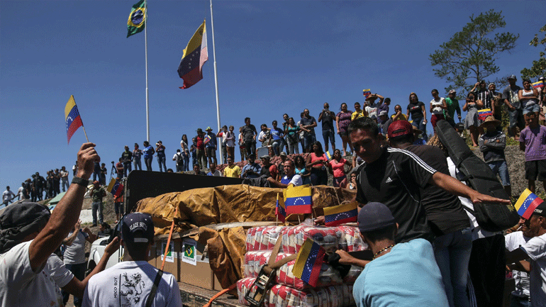 Βενεζουέλα: Τέσσερα φορτηγά με ανθρωπιστική βοήθεια προσπαθούν να διασχίσουν τα σύνορα
