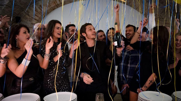 Ο γιατρός, τα 40 και η ..μαμά του