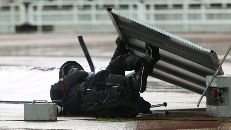 Στο ΟΑΚΑ κινδύνευσε φωτογράφος από πτώση πινακίδας